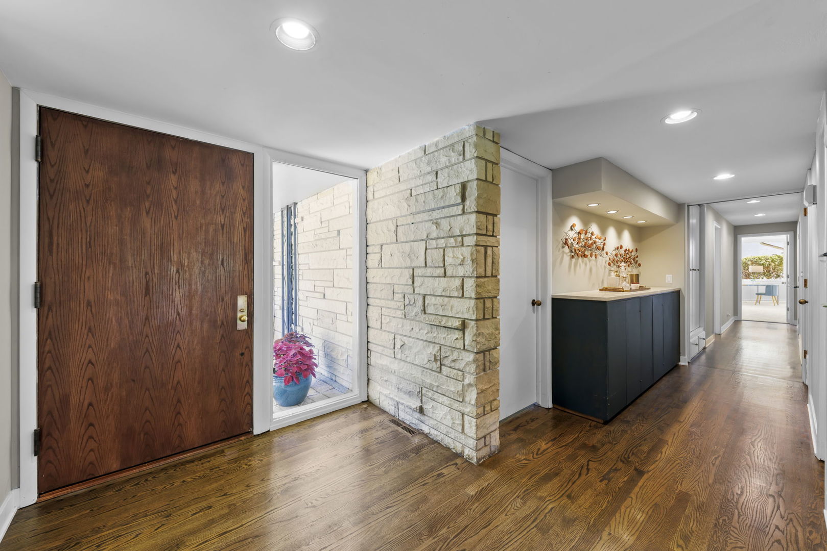 606 Lakeview Terrace