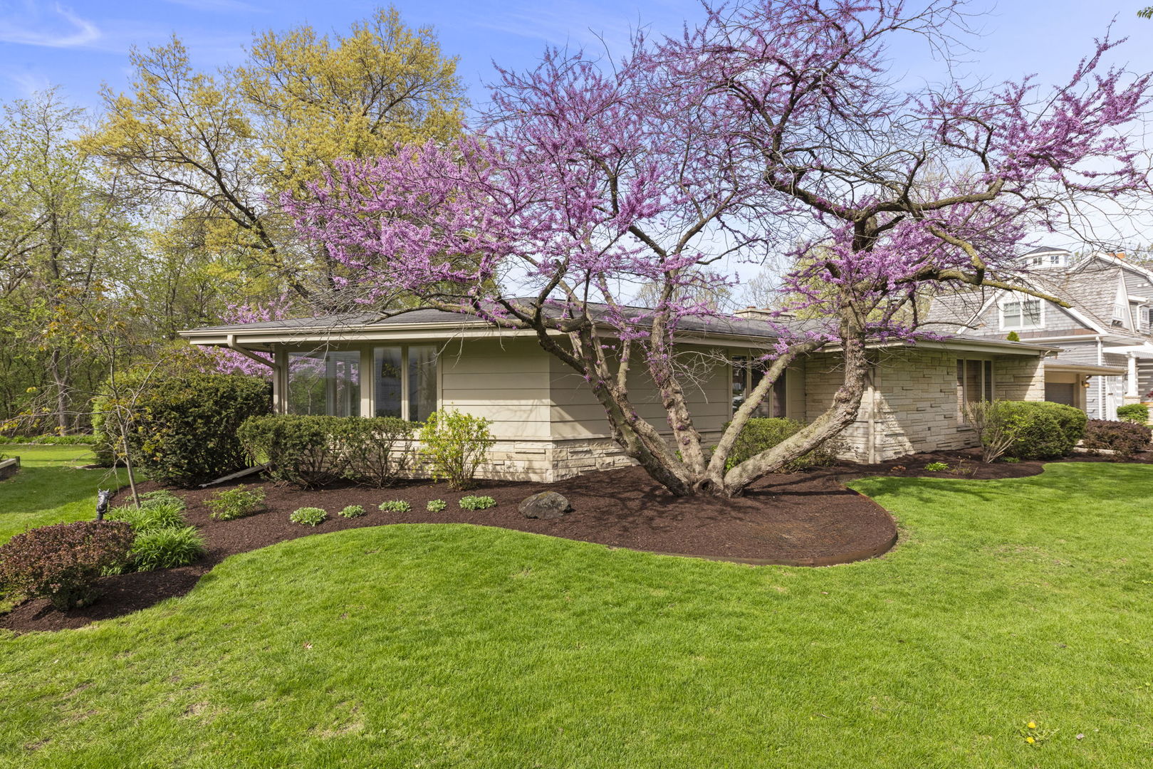 606 Lakeview Terrace