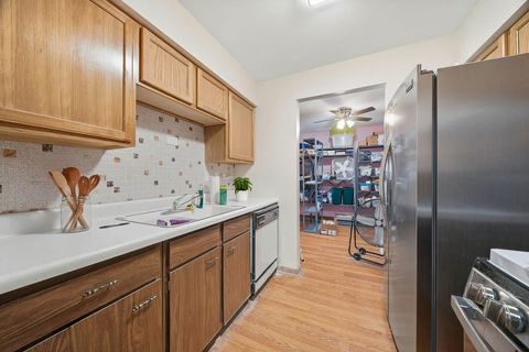 Tiny photo for 9721 S Cicero Avenue #3E, Oak Lawn, IL 60453 (MLS # 12632859)