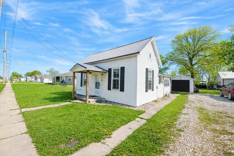 Photo of 308 W Washington Street W, Farina, IL 62838 (MLS # 12617590)