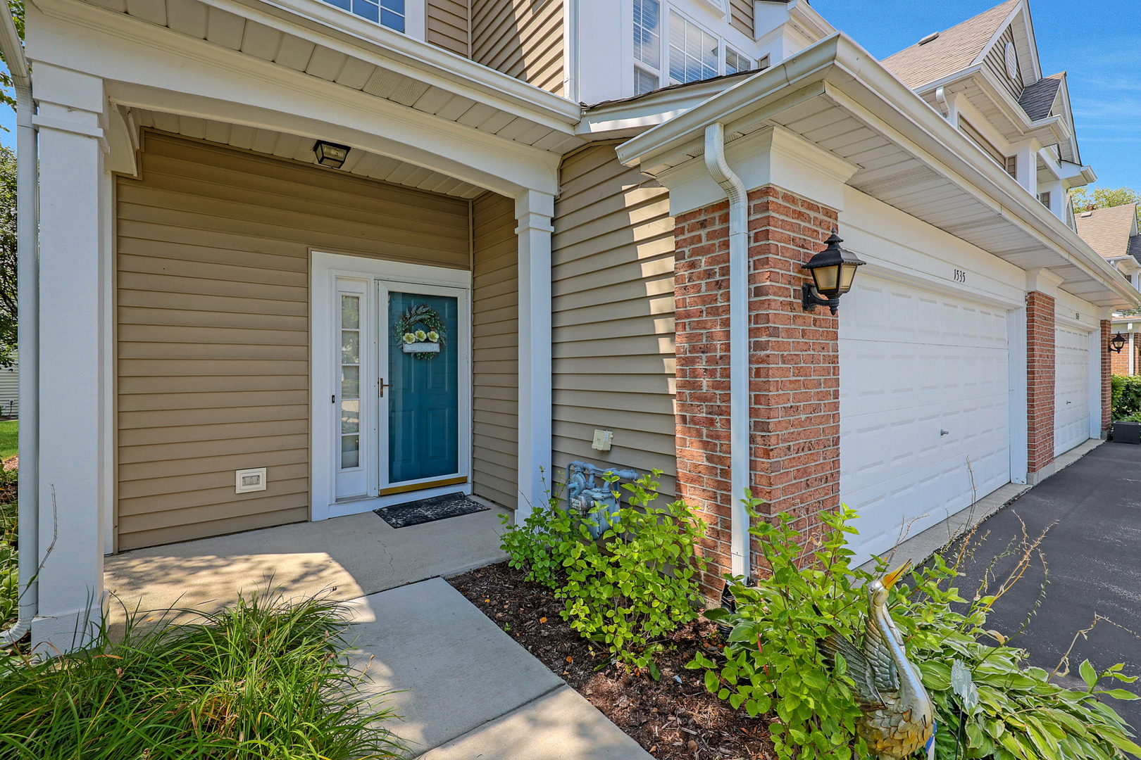 1535 E Chivalry Court