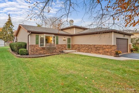 Photo of 890 Greenfield Avenue, South Elgin, IL 60177 (MLS # 12522758)