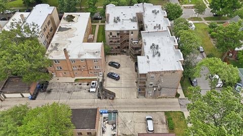 Tiny photo for 7404 N Oakley Avenue #1, Chicago, IL 60645 (MLS # 12671597)