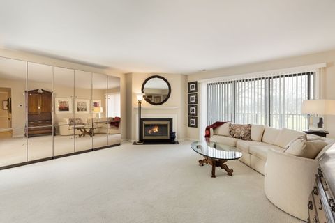 Tiny photo for 2 The Court Of Harborside #207, Northbrook, IL 60062 (MLS # 12599341)