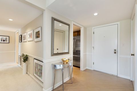 Tiny photo for 2 The Court Of Harborside #207, Northbrook, IL 60062 (MLS # 12599341)