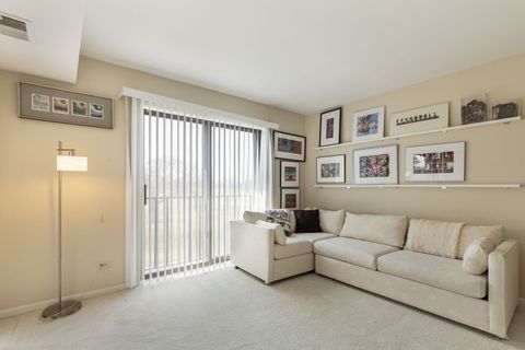 Tiny photo for 2 The Court Of Harborside #207, Northbrook, IL 60062 (MLS # 12599341)