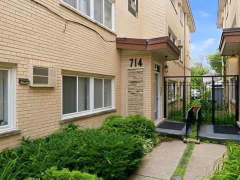 Tiny photo for 714 N Austin Boulevard, Oak Park, IL 60302 (MLS # 12692562)