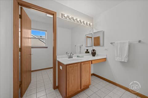 Tiny photo for 2812 Plante Road, North Aurora, IL 60542 (MLS # 12622658)