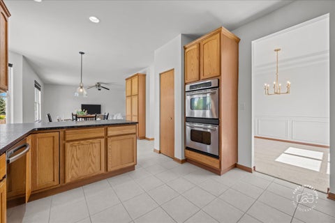 Tiny photo for 2812 Plante Road, North Aurora, IL 60542 (MLS # 12622658)