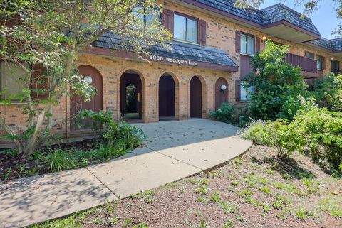 Photo of 8000 Woodglen Lane #101, Downers Grove, IL 60516 (MLS # 12478679)