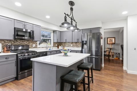 Tiny photo for 1150 Lehnertz Avenue, Aurora, IL 60505 (MLS # 12615465)