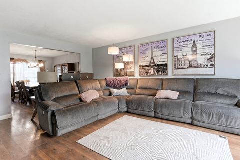 Tiny photo for 1150 Lehnertz Avenue, Aurora, IL 60505 (MLS # 12615465)