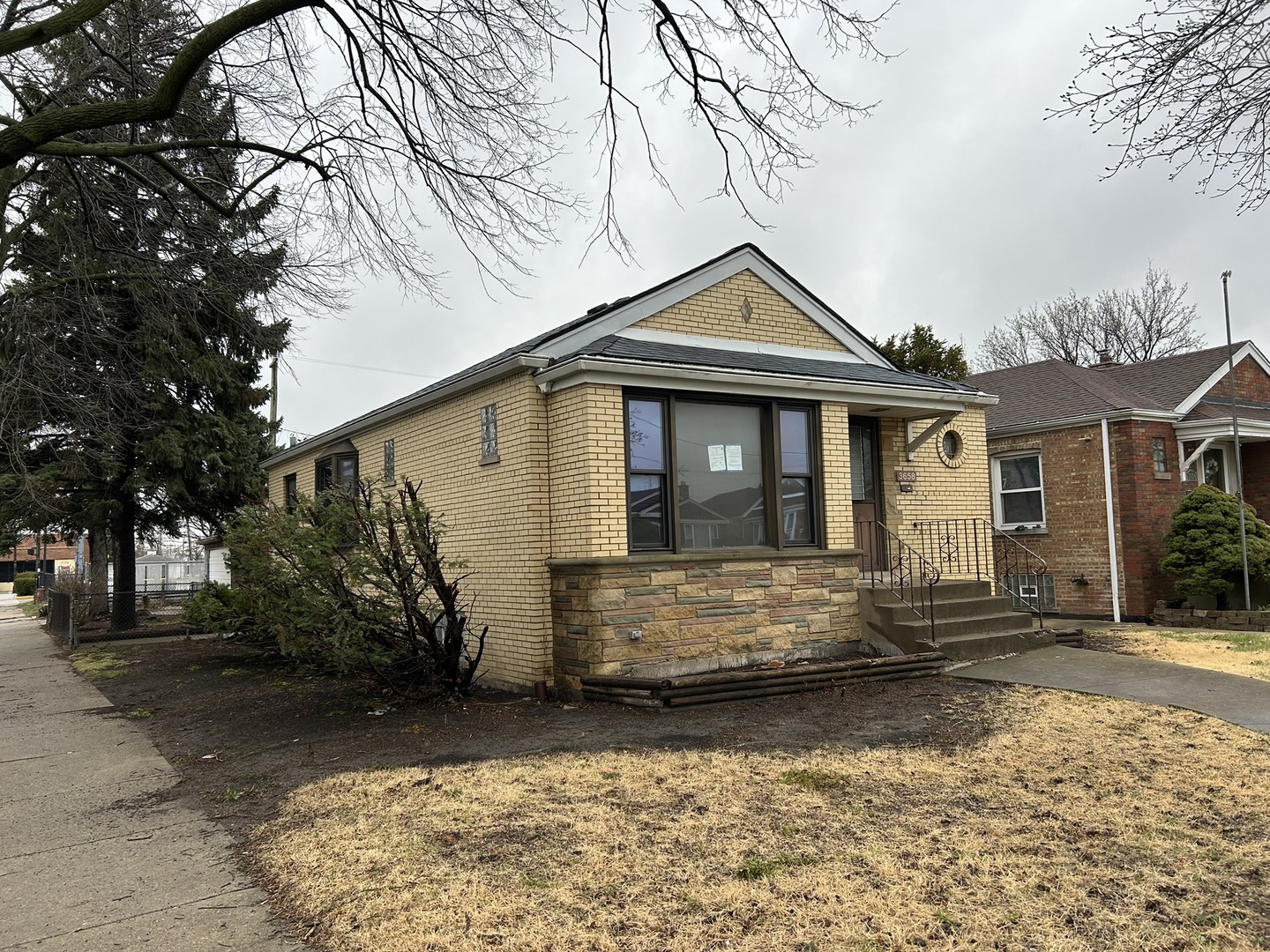 3658 W 79th Place