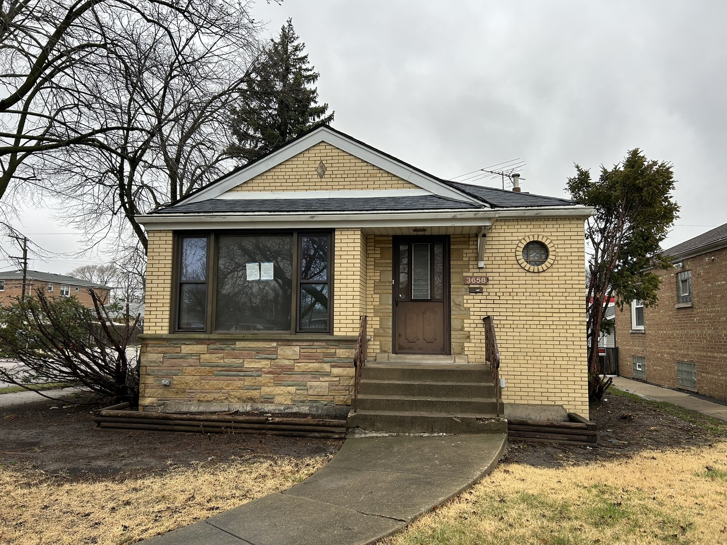 3658 W 79th Place
