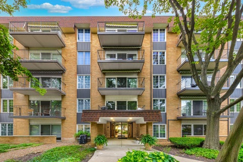Photo of 445 N Park Boulevard #2C, Glen Ellyn, IL 60137 (MLS # 12766838)