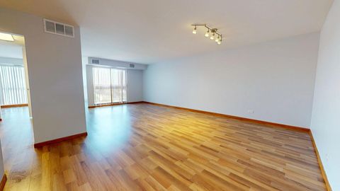Tiny photo for 600 Naples Court #608, Glenview, IL 60025 (MLS # 12491812)