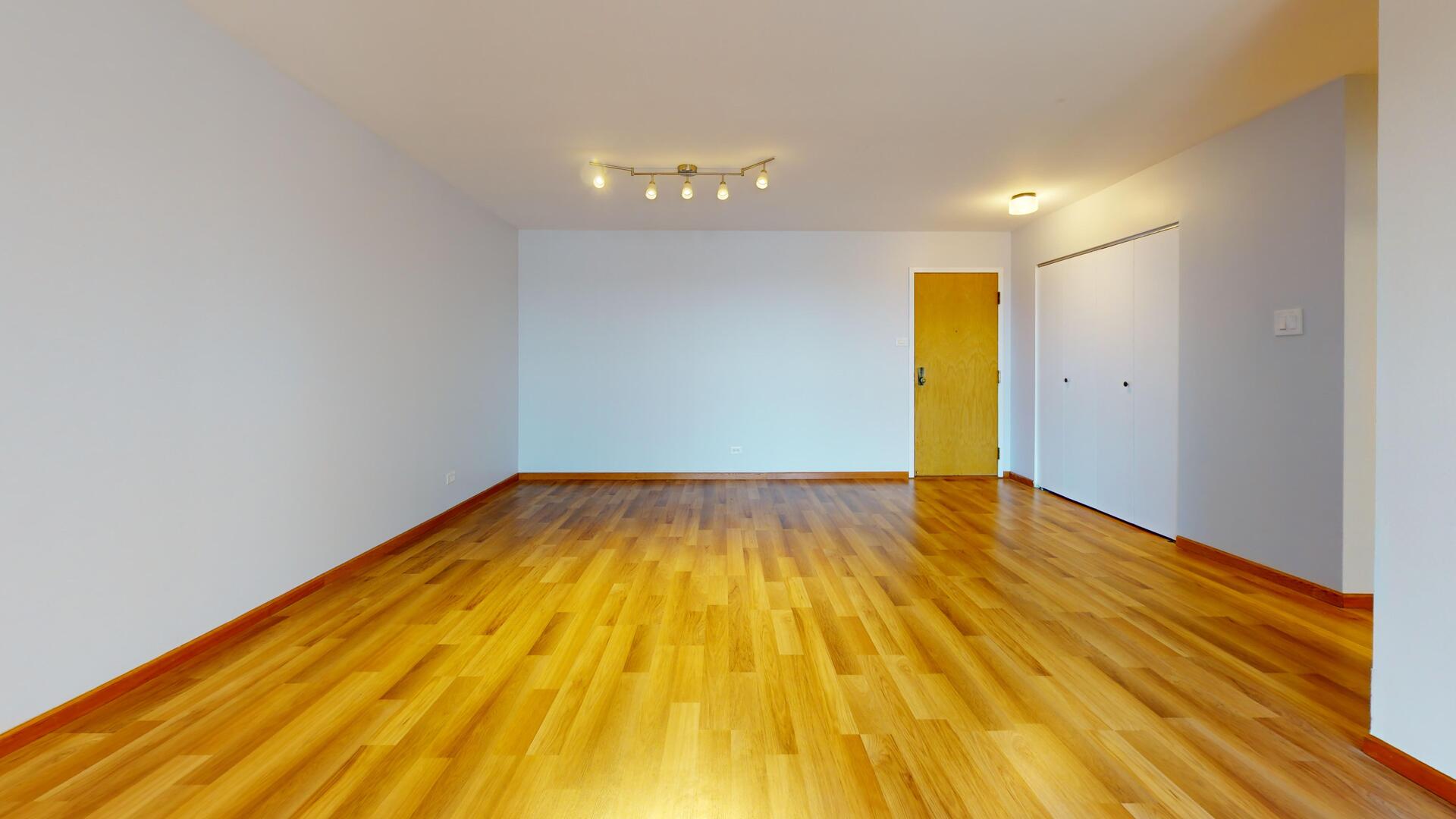 600 Naples Court 608