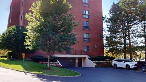 Tiny photo for 600 Naples Court #608, Glenview, IL 60025 (MLS # 12491812)
