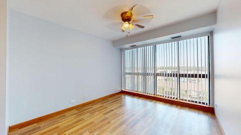 Tiny photo for 600 Naples Court #608, Glenview, IL 60025 (MLS # 12491812)