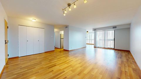Tiny photo for 600 Naples Court #608, Glenview, IL 60025 (MLS # 12491812)