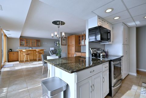 Tiny photo for 2 S ATRIUM Way #606, Elmhurst, IL 60126 (MLS # 12591824)