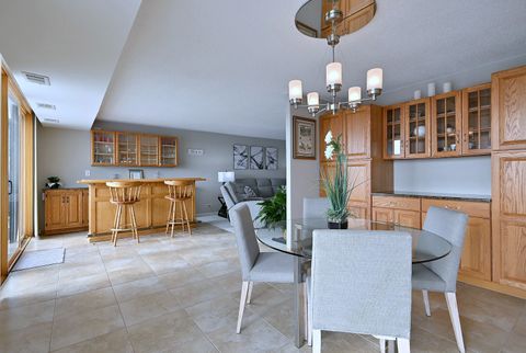 Tiny photo for 2 S ATRIUM Way #606, Elmhurst, IL 60126 (MLS # 12591824)