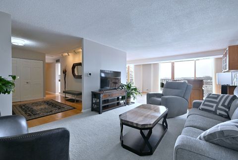Tiny photo for 2 S ATRIUM Way #606, Elmhurst, IL 60126 (MLS # 12591824)