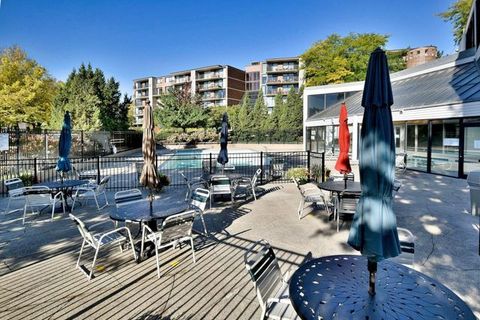 Tiny photo for 2 S ATRIUM Way #606, Elmhurst, IL 60126 (MLS # 12591824)