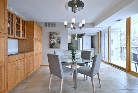 Tiny photo for 2 S ATRIUM Way #606, Elmhurst, IL 60126 (MLS # 12591824)