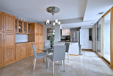 Tiny photo for 2 S ATRIUM Way #606, Elmhurst, IL 60126 (MLS # 12591824)