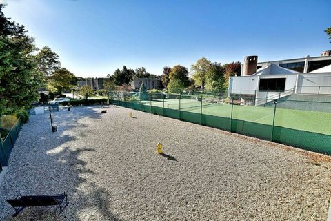 Tiny photo for 2 S ATRIUM Way #606, Elmhurst, IL 60126 (MLS # 12591824)