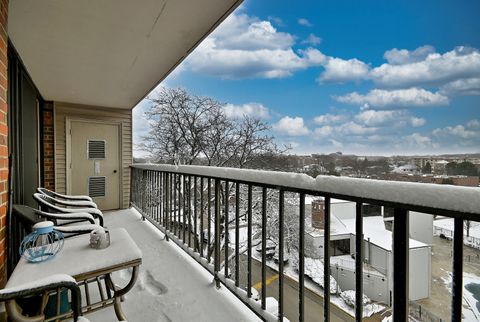 Tiny photo for 2 S ATRIUM Way #606, Elmhurst, IL 60126 (MLS # 12591824)