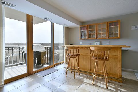 Tiny photo for 2 S ATRIUM Way #606, Elmhurst, IL 60126 (MLS # 12591824)