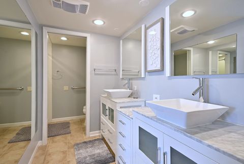 Tiny photo for 2 S ATRIUM Way #606, Elmhurst, IL 60126 (MLS # 12591824)