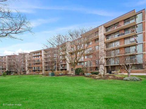 Tiny photo for 2 S ATRIUM Way #606, Elmhurst, IL 60126 (MLS # 12591824)