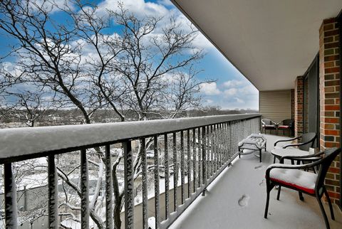 Tiny photo for 2 S ATRIUM Way #606, Elmhurst, IL 60126 (MLS # 12591824)