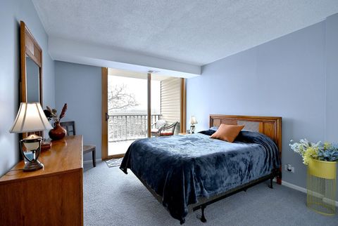 Tiny photo for 2 S ATRIUM Way #606, Elmhurst, IL 60126 (MLS # 12591824)