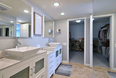 Tiny photo for 2 S ATRIUM Way #606, Elmhurst, IL 60126 (MLS # 12591824)