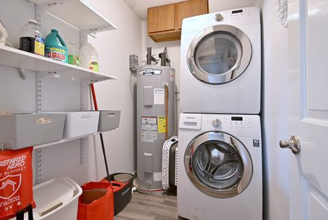 Tiny photo for 2 S ATRIUM Way #606, Elmhurst, IL 60126 (MLS # 12591824)