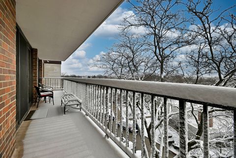 Tiny photo for 2 S ATRIUM Way #606, Elmhurst, IL 60126 (MLS # 12591824)