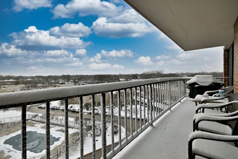 Tiny photo for 2 S ATRIUM Way #606, Elmhurst, IL 60126 (MLS # 12591824)