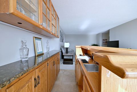 Tiny photo for 2 S ATRIUM Way #606, Elmhurst, IL 60126 (MLS # 12591824)