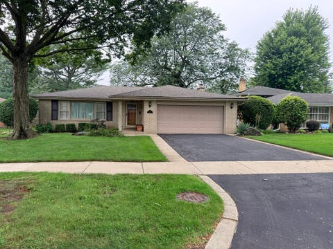 Photo of 810 S We Go Trail, Mount Prospect, IL 60056 (MLS # 12734128)