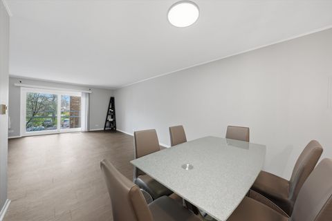 Tiny photo for 300 Claymoor Road #2E, Hinsdale, IL 60521 (MLS # 12622376)