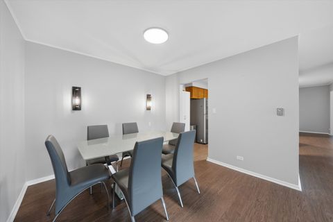 Tiny photo for 300 Claymoor Road #2E, Hinsdale, IL 60521 (MLS # 12622376)