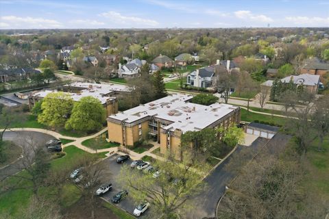 Tiny photo for 300 Claymoor Road #2E, Hinsdale, IL 60521 (MLS # 12622376)