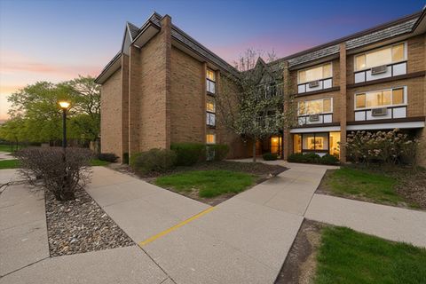 Tiny photo for 300 Claymoor Road #2E, Hinsdale, IL 60521 (MLS # 12622376)