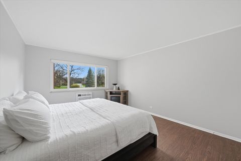 Tiny photo for 300 Claymoor Road #2E, Hinsdale, IL 60521 (MLS # 12622376)