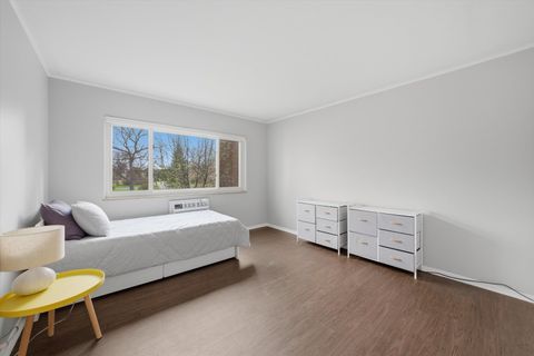 Tiny photo for 300 Claymoor Road #2E, Hinsdale, IL 60521 (MLS # 12622376)