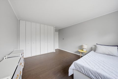 Tiny photo for 300 Claymoor Road #2E, Hinsdale, IL 60521 (MLS # 12622376)